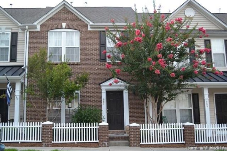 Great townhome looks brand new! Formal dining area and great floorplan.  Spacious kitchen with dishwasher, range, and pantry. Large living room with sitting area and 2 large bedrooms. Amazing walk-in closet in master. Convenient to I-77, shopping and restaurants. This townhome will not last long. Shows like a model. Great access to I-77, shopping and restaurants.