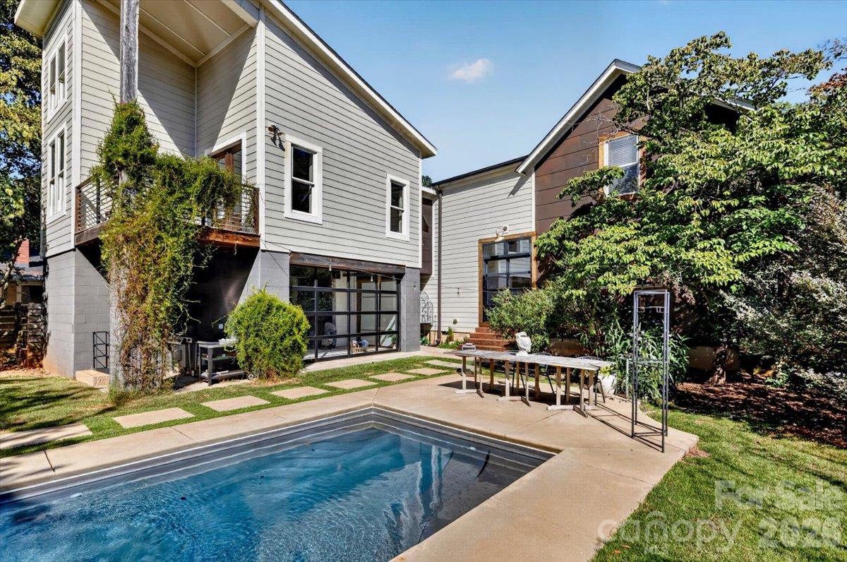 521 Forest Lane