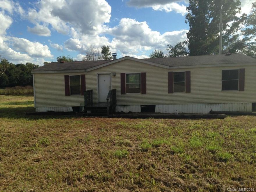 Foreclosure sold as is.  Seller will not repair and in need of repair.  Great deal for the do it all your selfer or investor.  All information taken from county tax records.  Vinyl skirting on the front