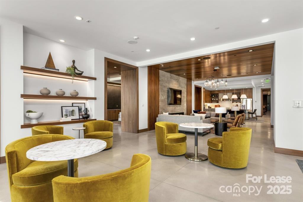 4220 Colony Plaza Drive 32A