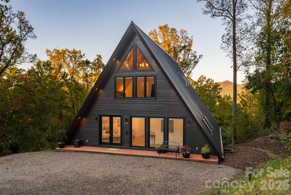 125 CAROLINA LILY LN, ASHEVILLE, NC 28804 - Image 710ee78314f1fde16ba00280cbd97f6c/38733299
