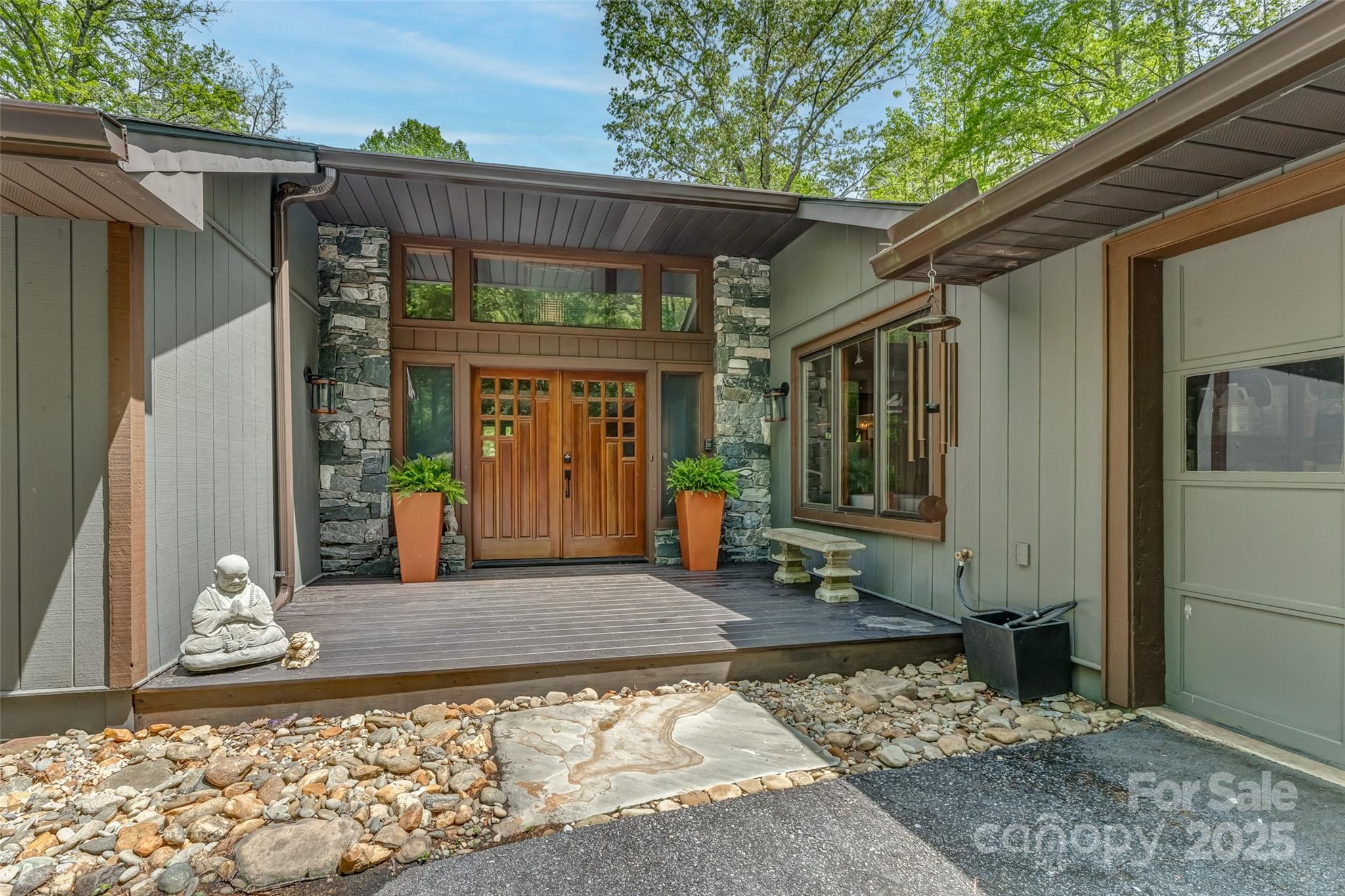 207 Kingfisher Road