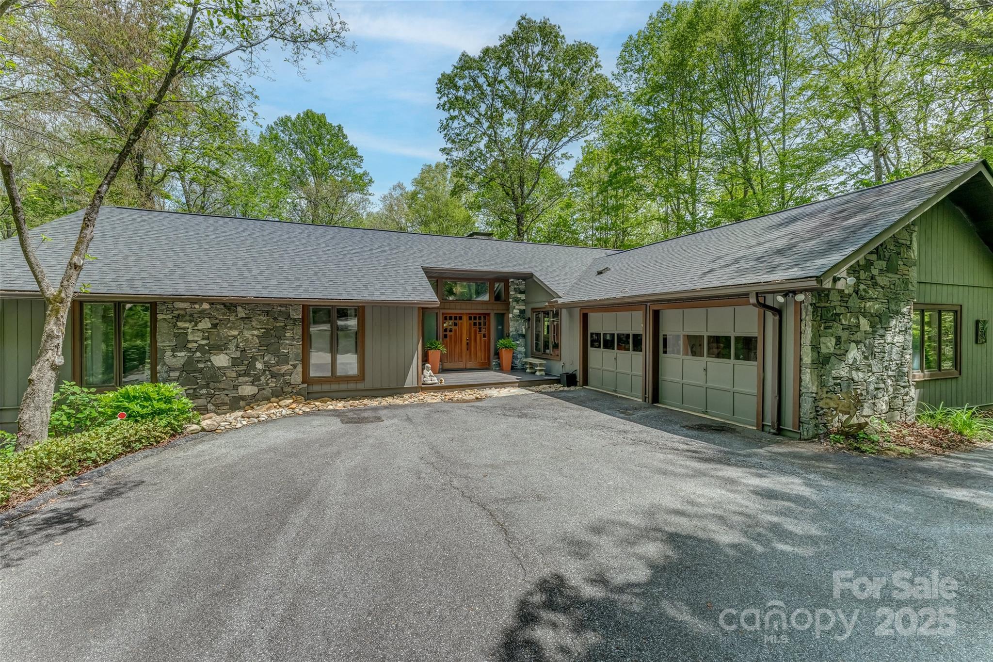 207 Kingfisher Road