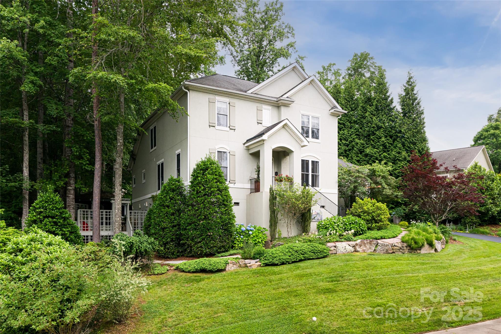 7 White Palmer Court