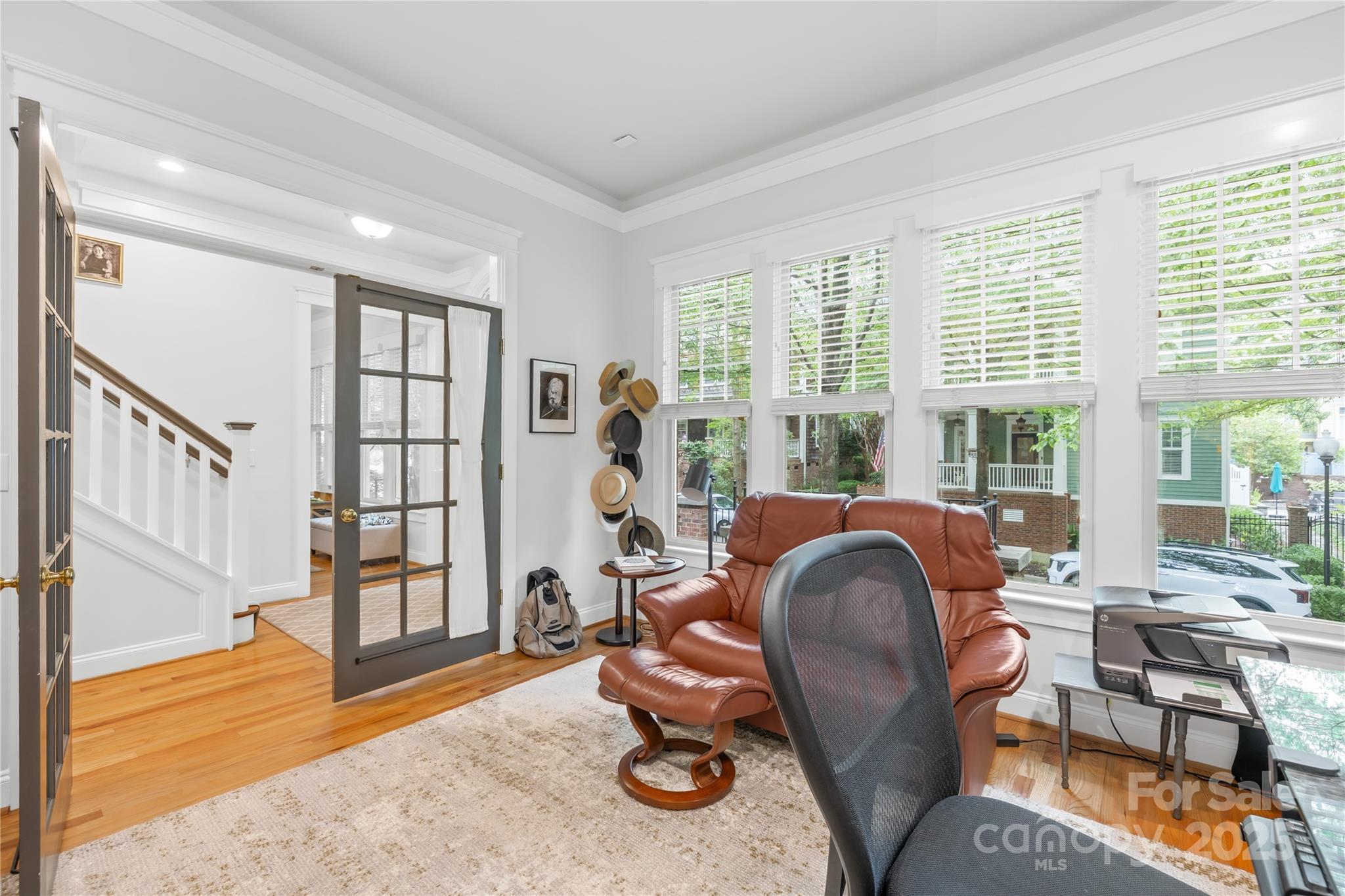 726 E 10th Street