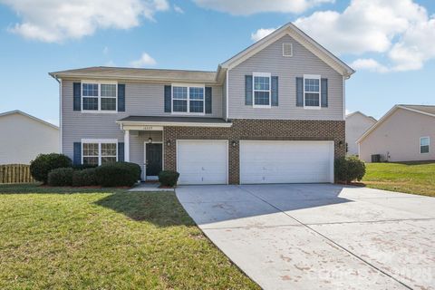 Photo of 10229 Highland Creek Circle, Fort Mill, SC 29707 (MLS # 4347788)