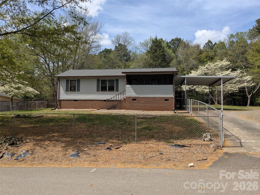 A really neat 2 Bedroom 2 Bath home in a very desirable neighborhood. Home includes all kitchen appliances .  This home is in move-in condition.  Nice storage building,  Enjoy all the conveniences of Kings Mountain but live in a quiet secluded neighborhood. Hurry on this one.