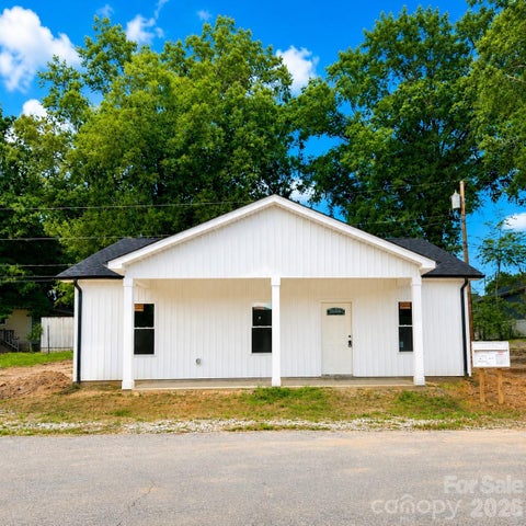 Photo of 302 White Street, Cherryville, NC 28021 (MLS # 4391203)