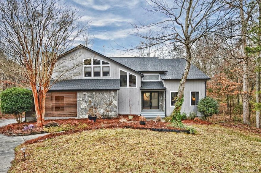 Updated home on large cul-de-sac lot, in South Charlotte! Gorgeous, contemporary 3 bedroom home on 1+ acres, near Lake Wylie. Gourmet kitchen w/ granite, double ovens, huge island, farmhouse sink, tile back splash and ss appliances. The first floor has hardwoods throughout, stone fireplace and lots of natural lighting. Upstairs, find 2 bedrooms and a loft along w/ a lux master suite, including a must-see bath w/ a huge tub and double sinks. In/outdoor deck, perfect for entertaining and relaxing!