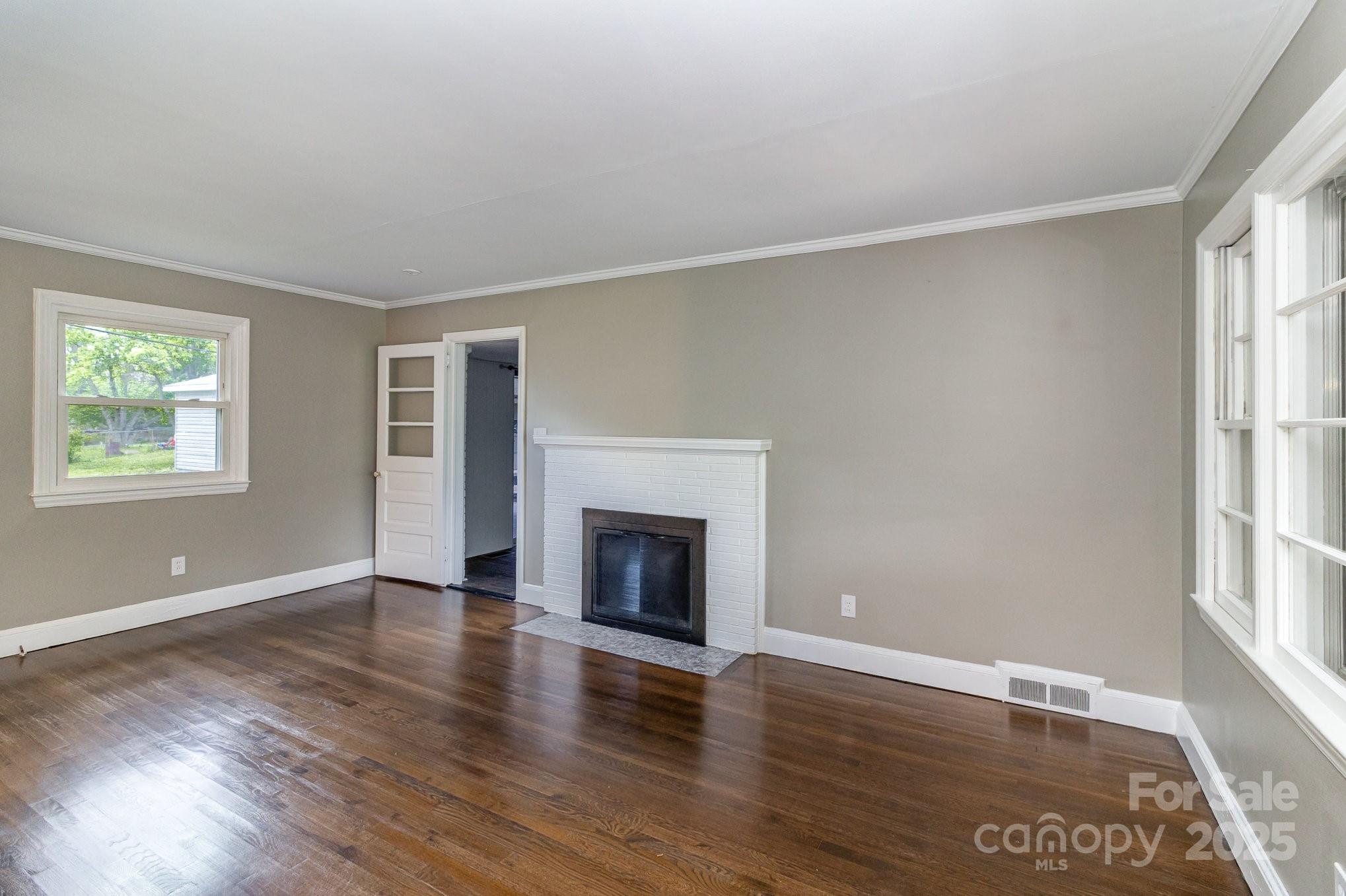 5323 Hilltop Circle