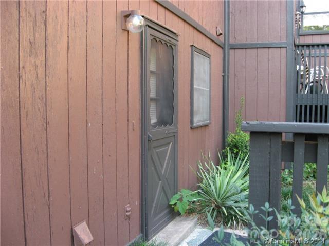 5322 Farm Pond Lane