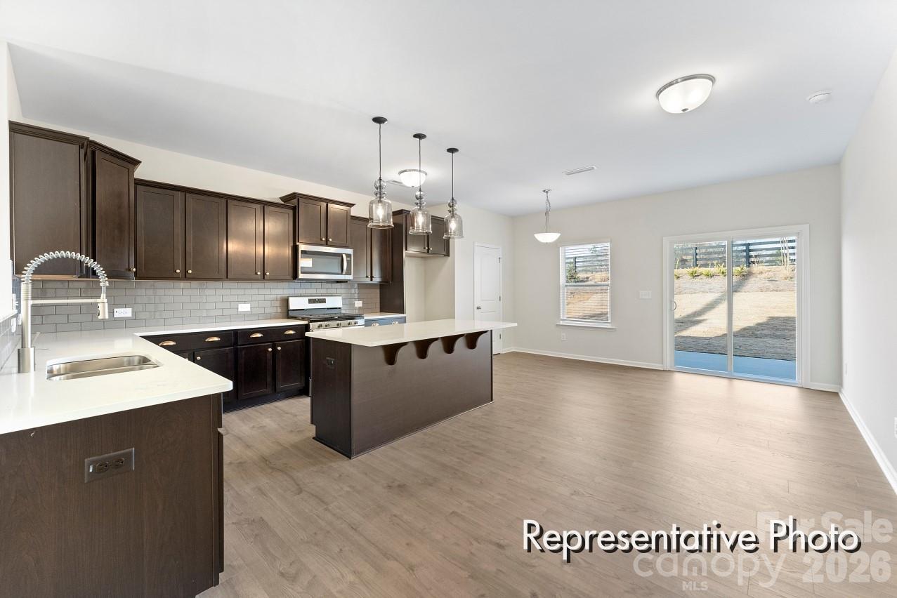 140 Deercroft Lane 168p