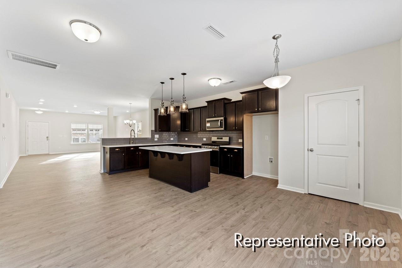 140 Deercroft Lane 168p