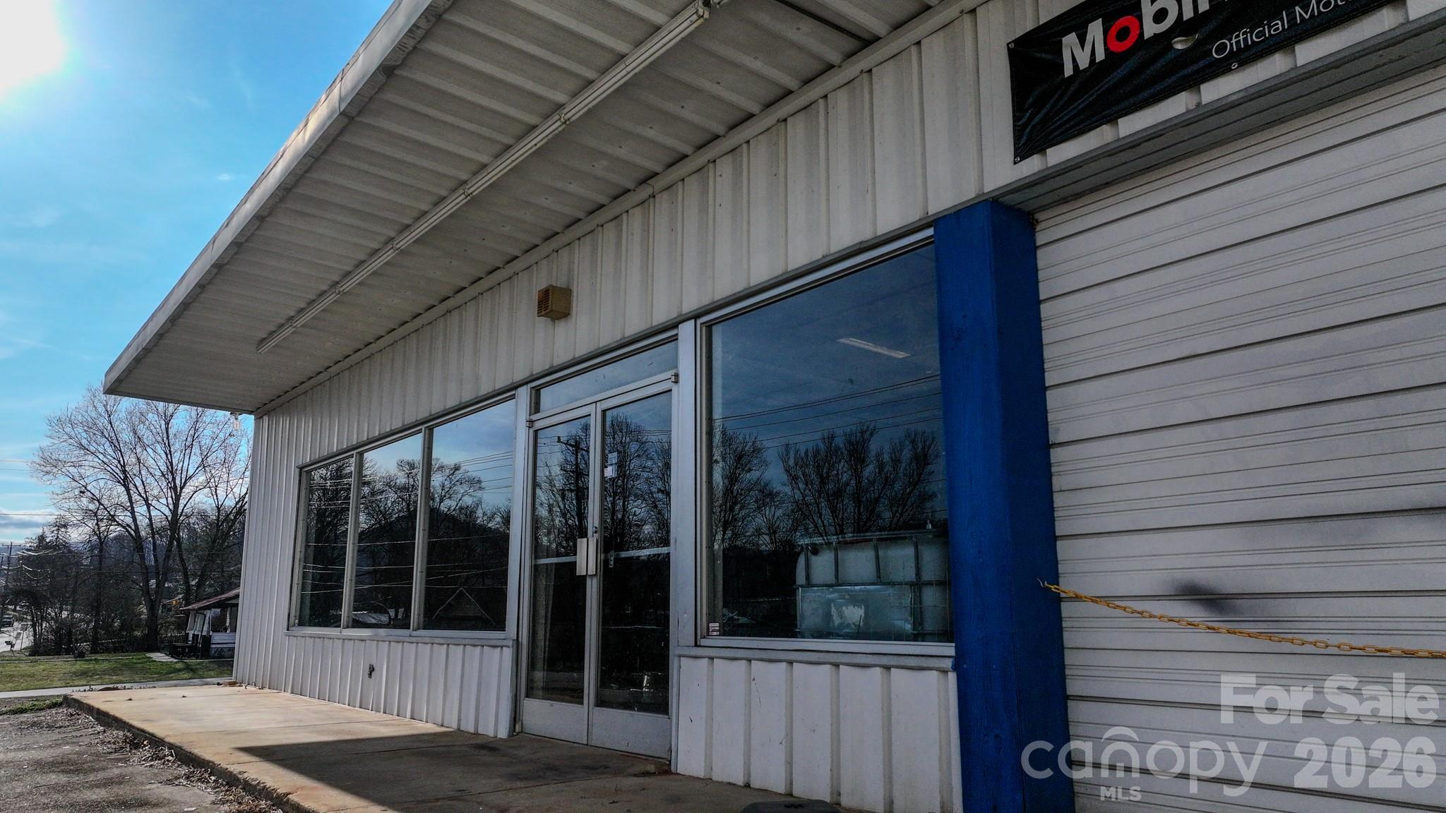 471 & 457 E Main Street