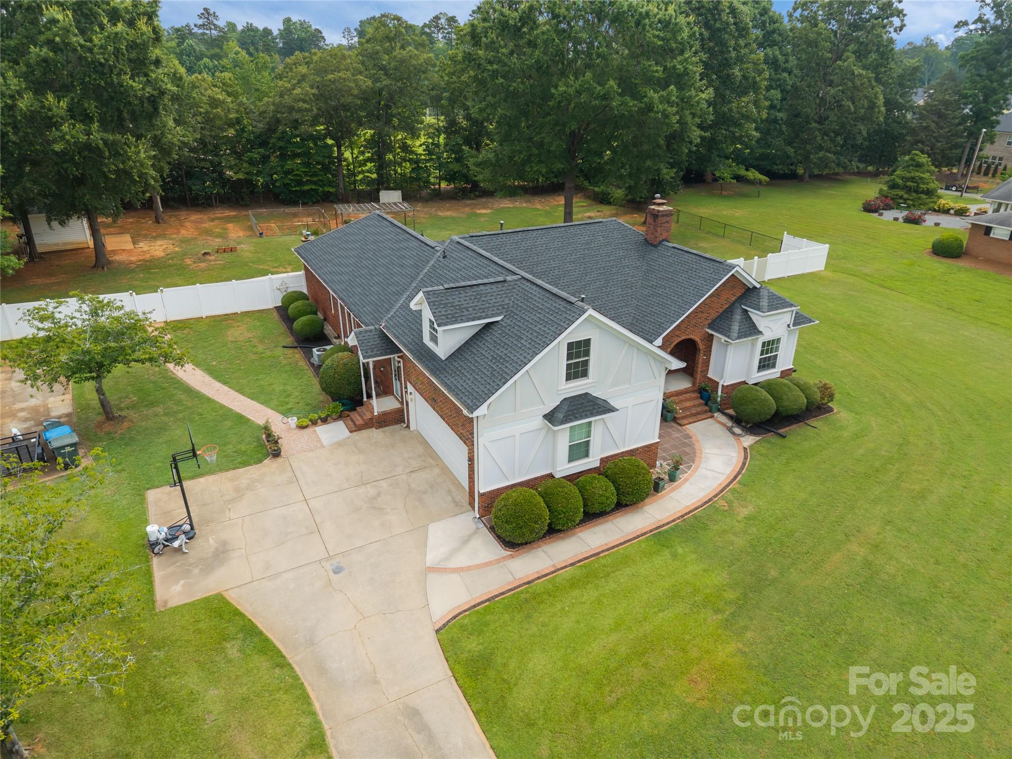4116 Hoodridge Lane