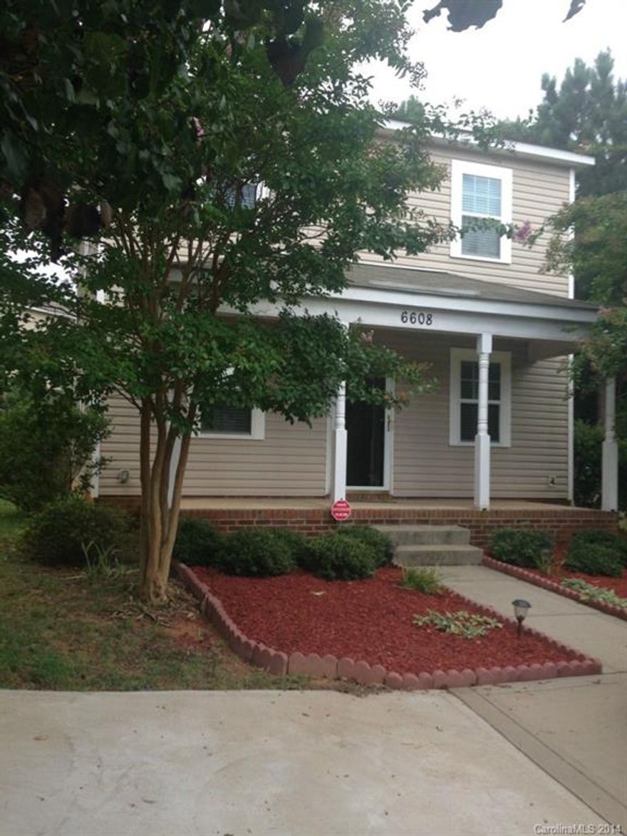 Beautiful Home in a quiet setting. Close to the University area, I-85 and Concord Mills Mall.
A very well maintained home on a culd-e sac lot. Don't miss the opportunity to see this home.