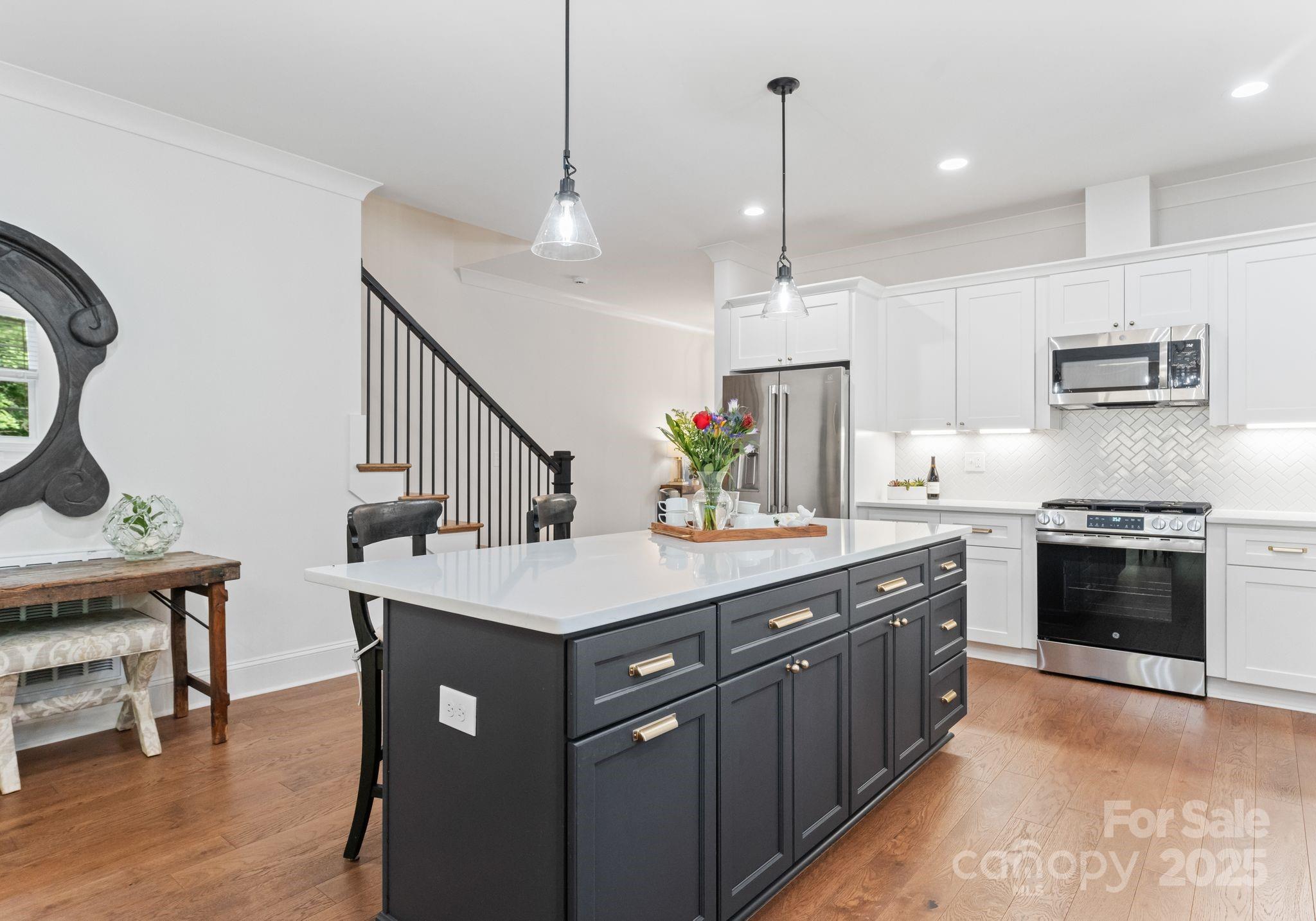 7815 Red Oaks Trail