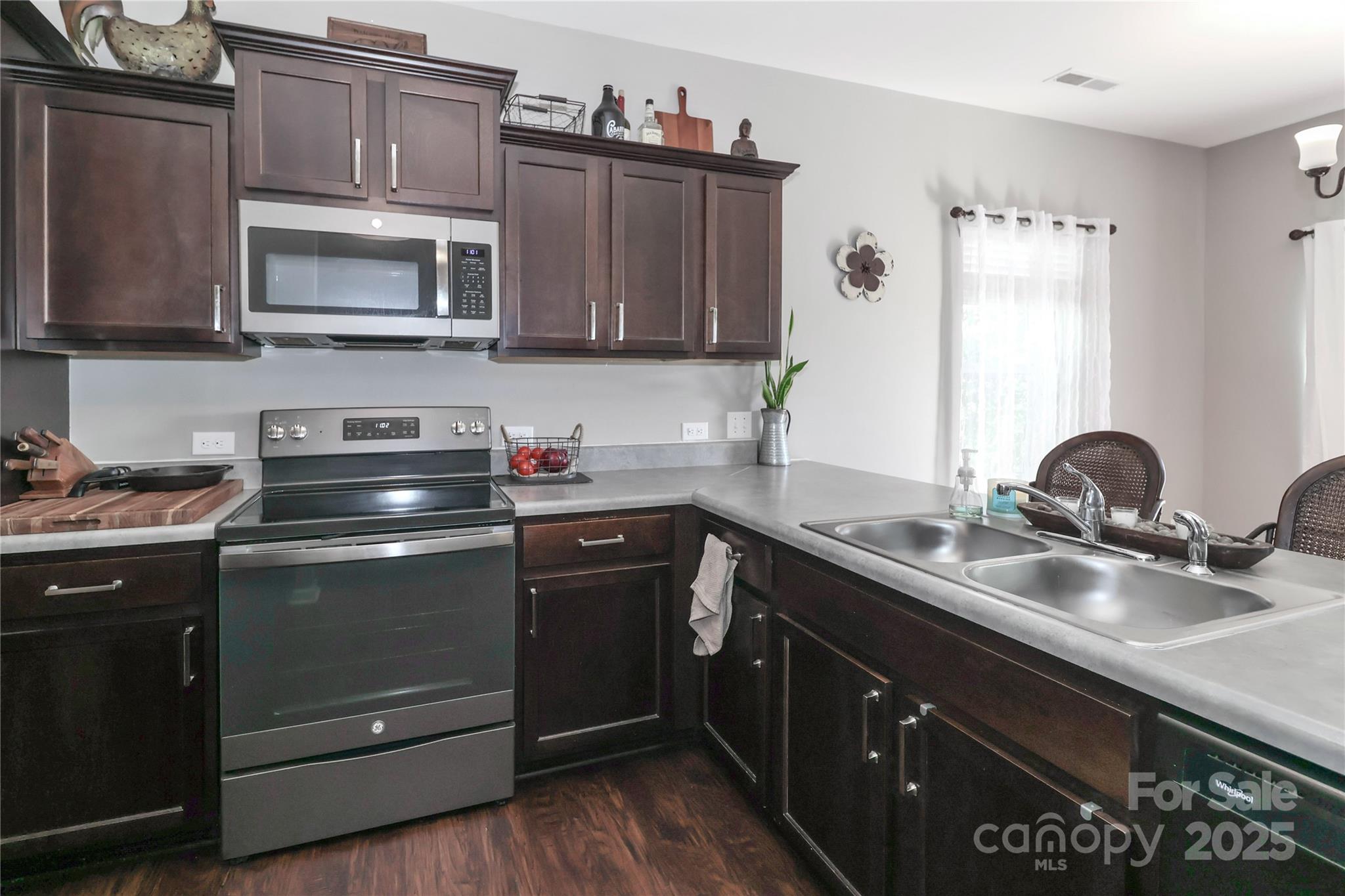 The Oaks Of Landis - Residential