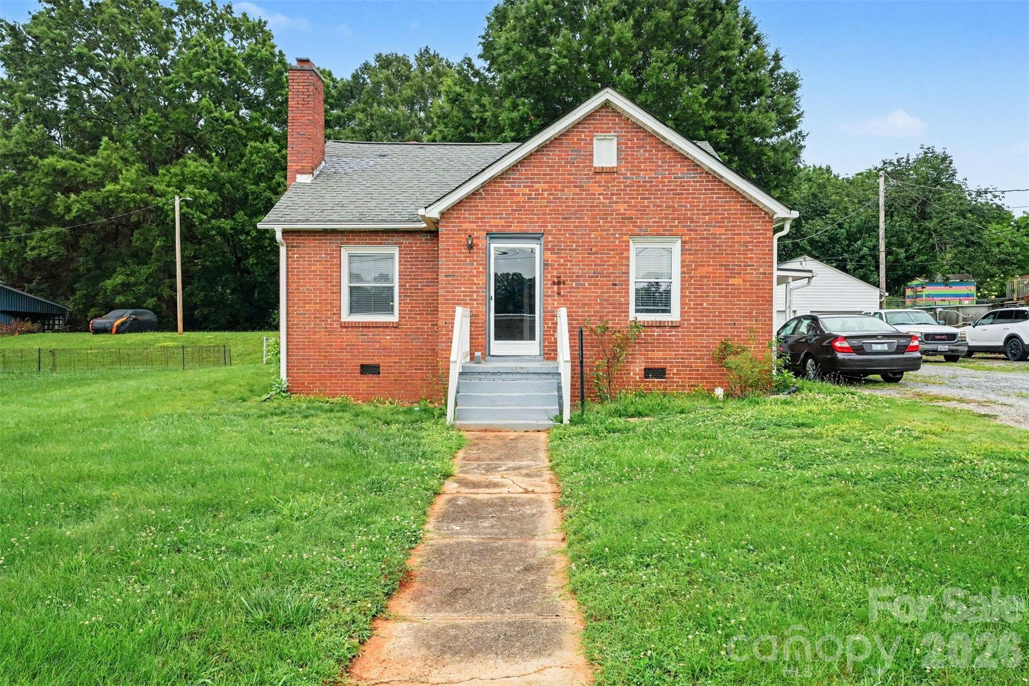 Photo 1 of 23 — 517 N Carolina Avenue, Maiden, NC 28650
