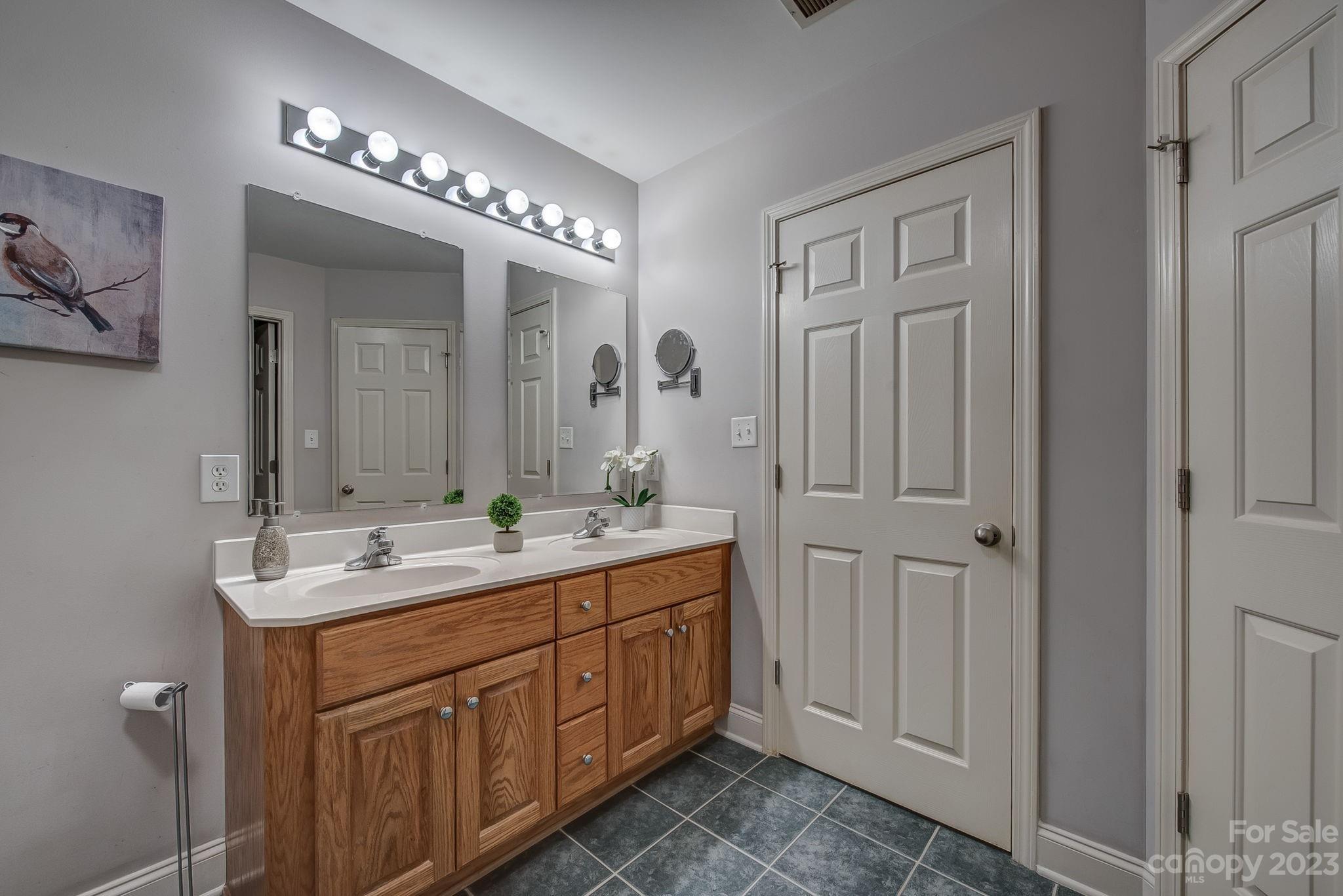 Damon Pointe - Residential