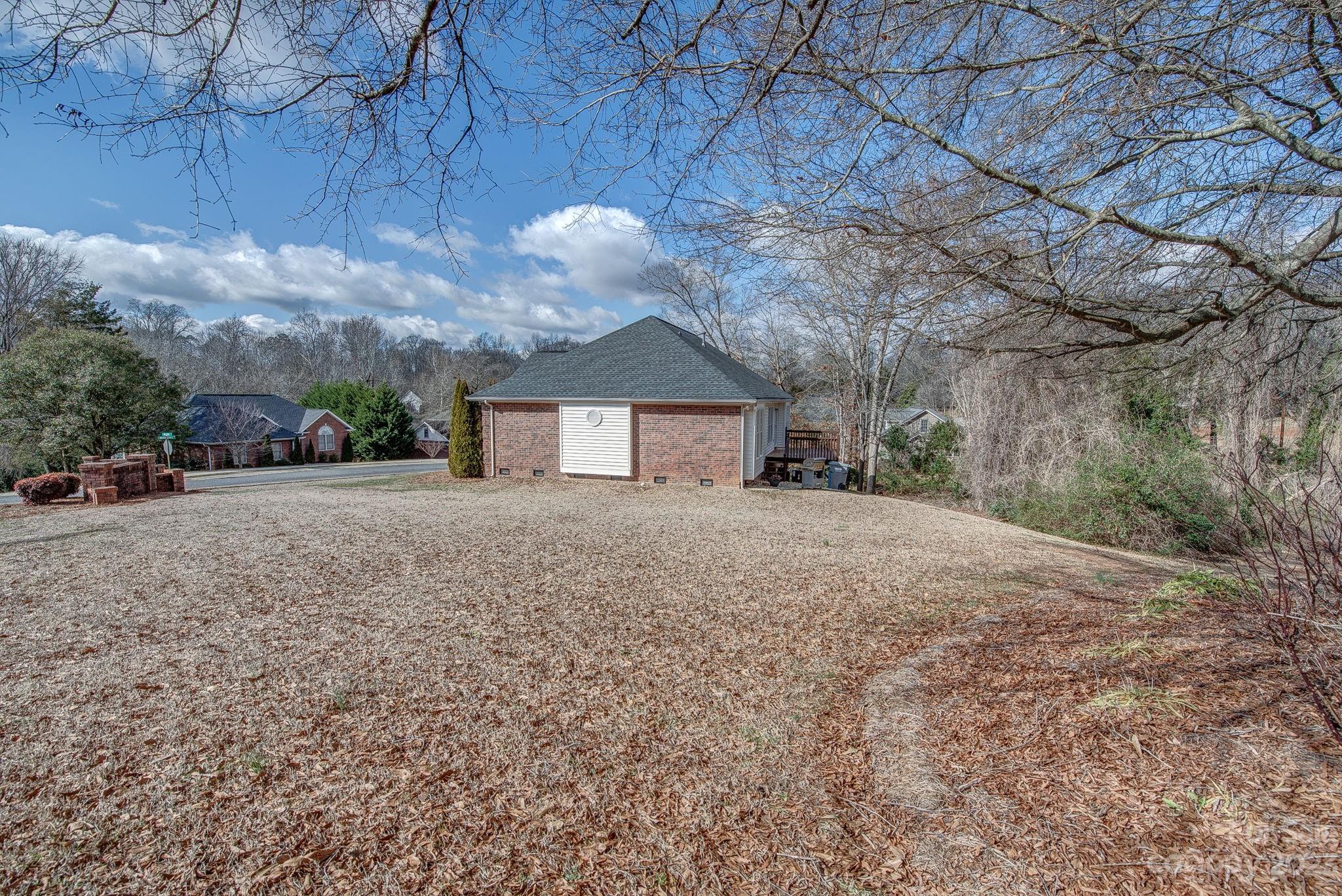 Damon Pointe - Residential