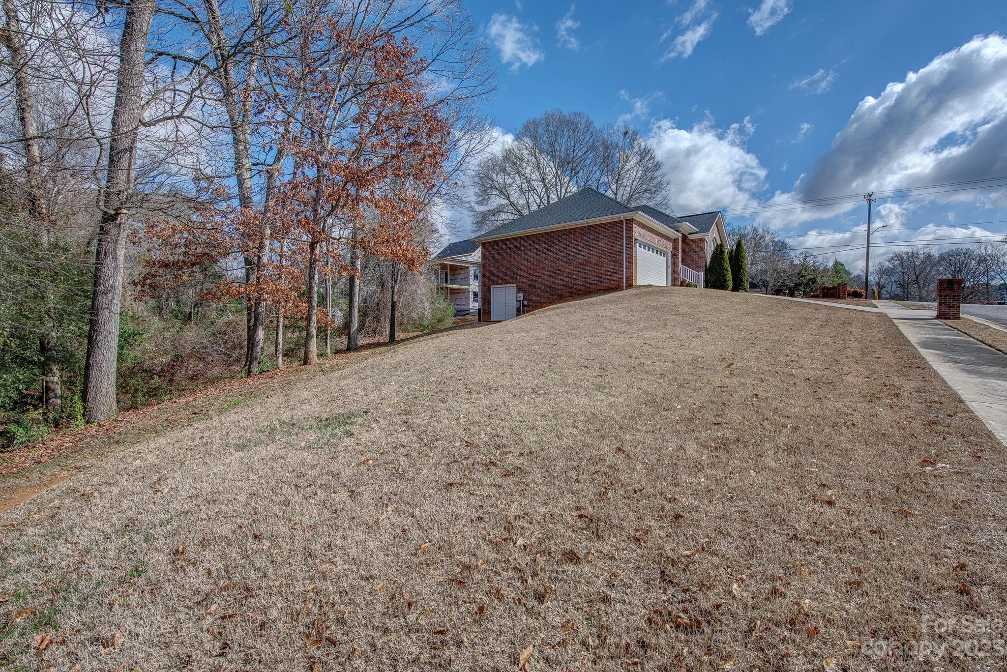 Damon Pointe - Residential