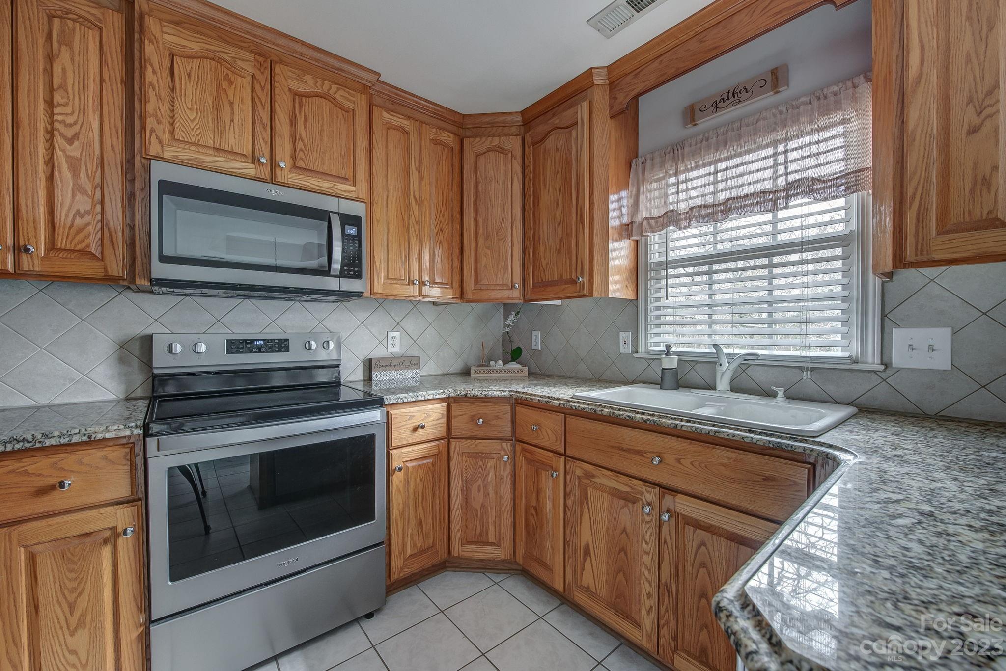 Damon Pointe - Residential