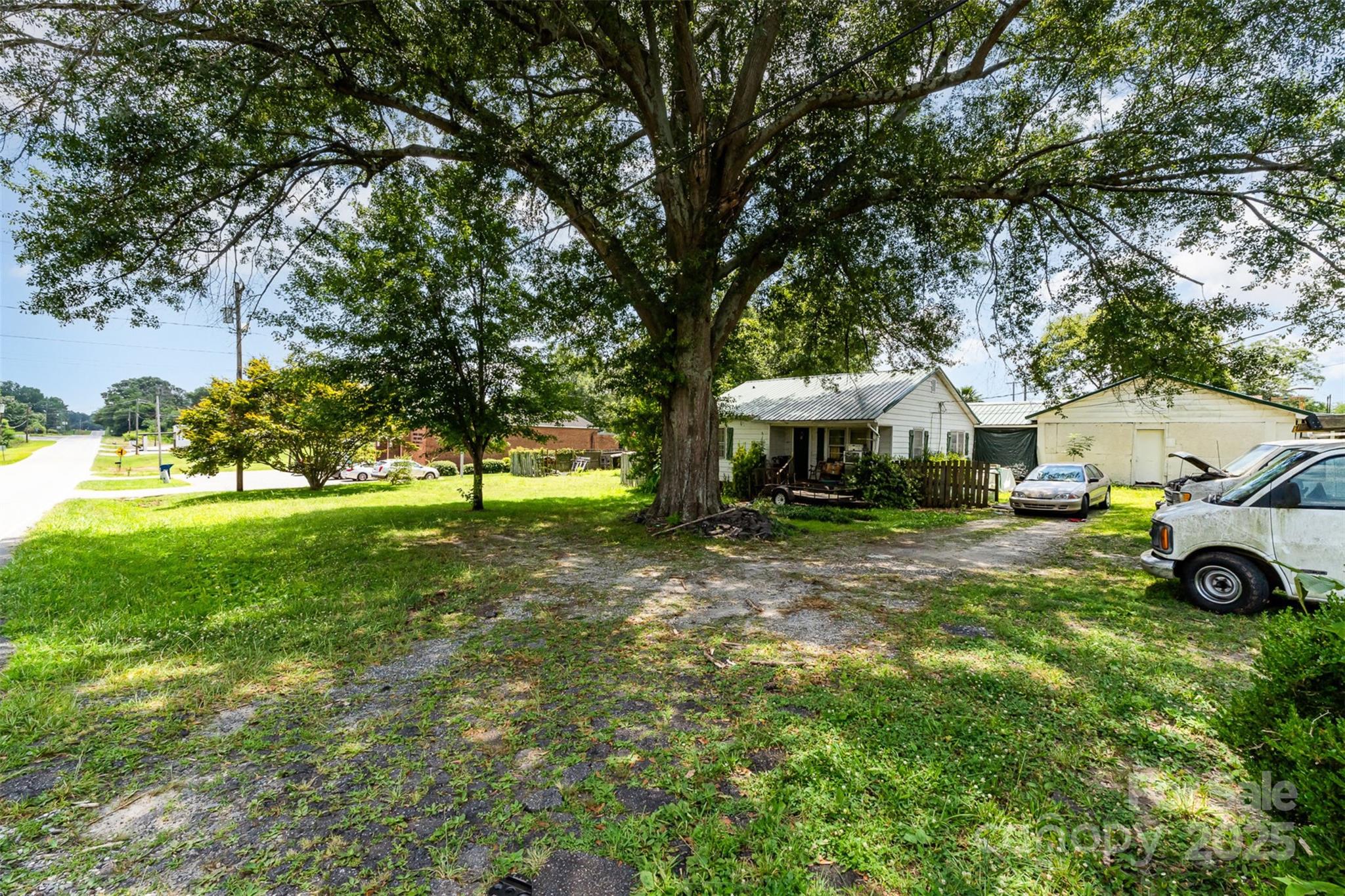 4818 E Highway 27 None