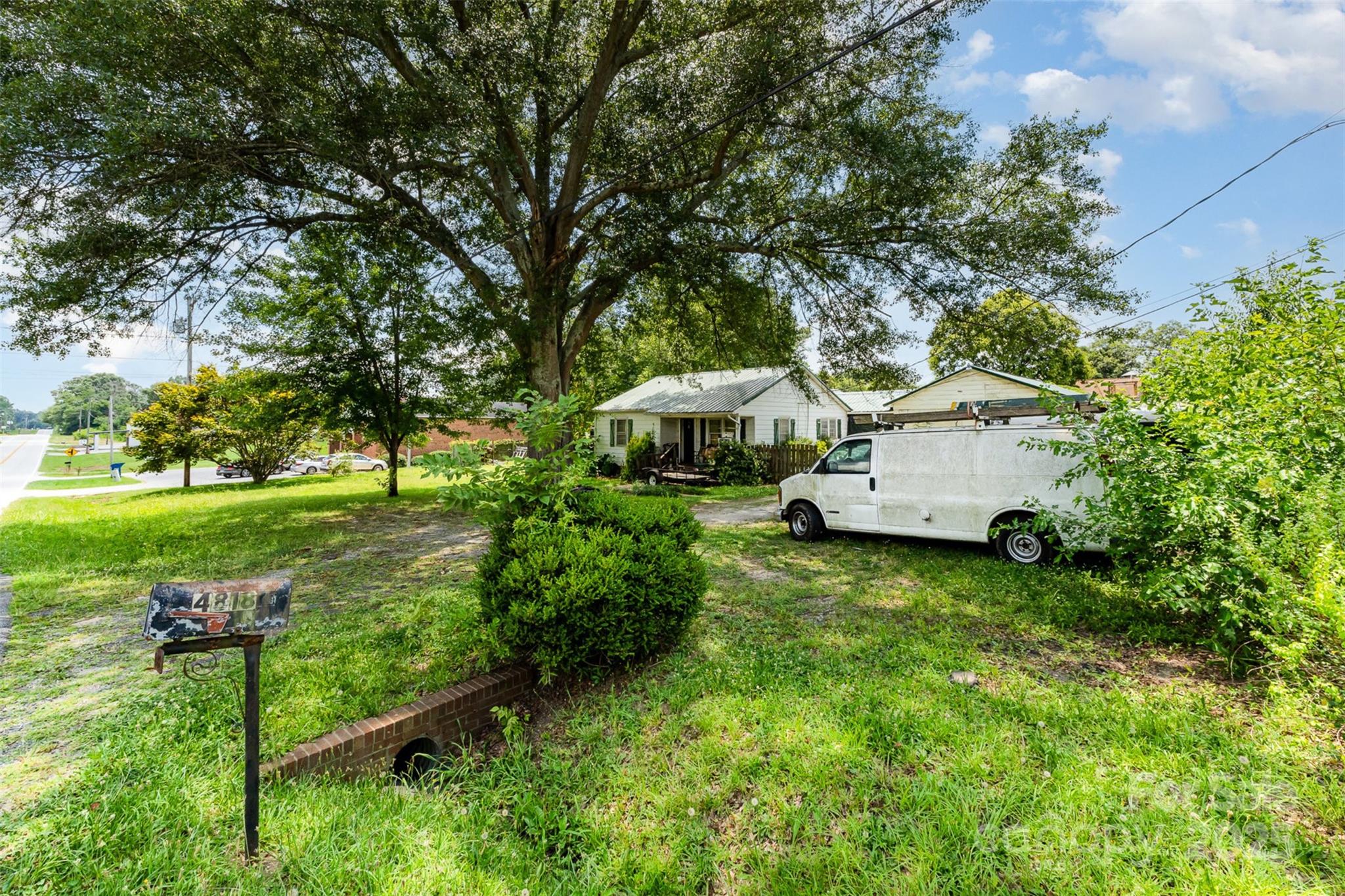 4818 E Highway 27 None
