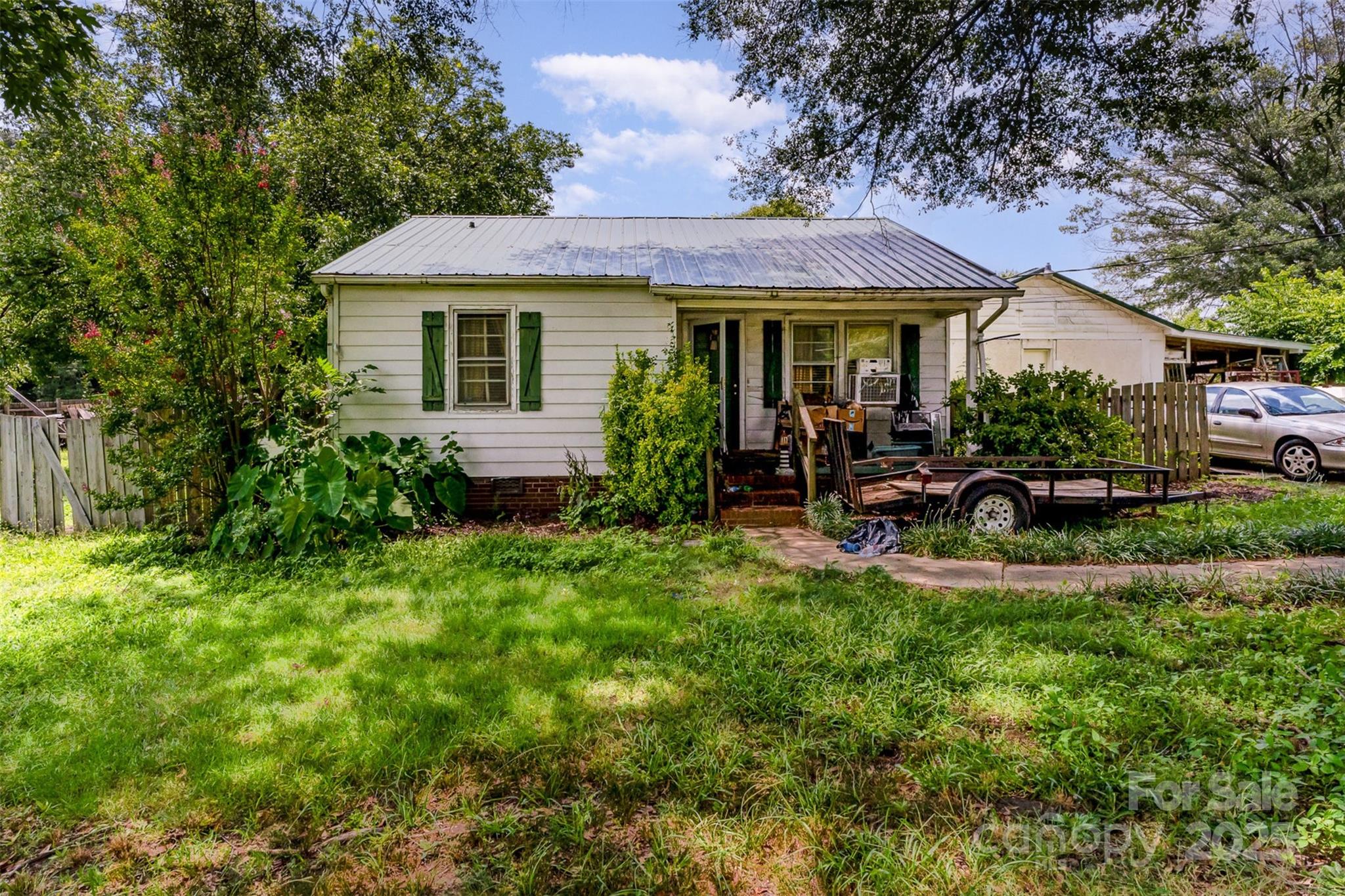 4818 E Highway 27 None