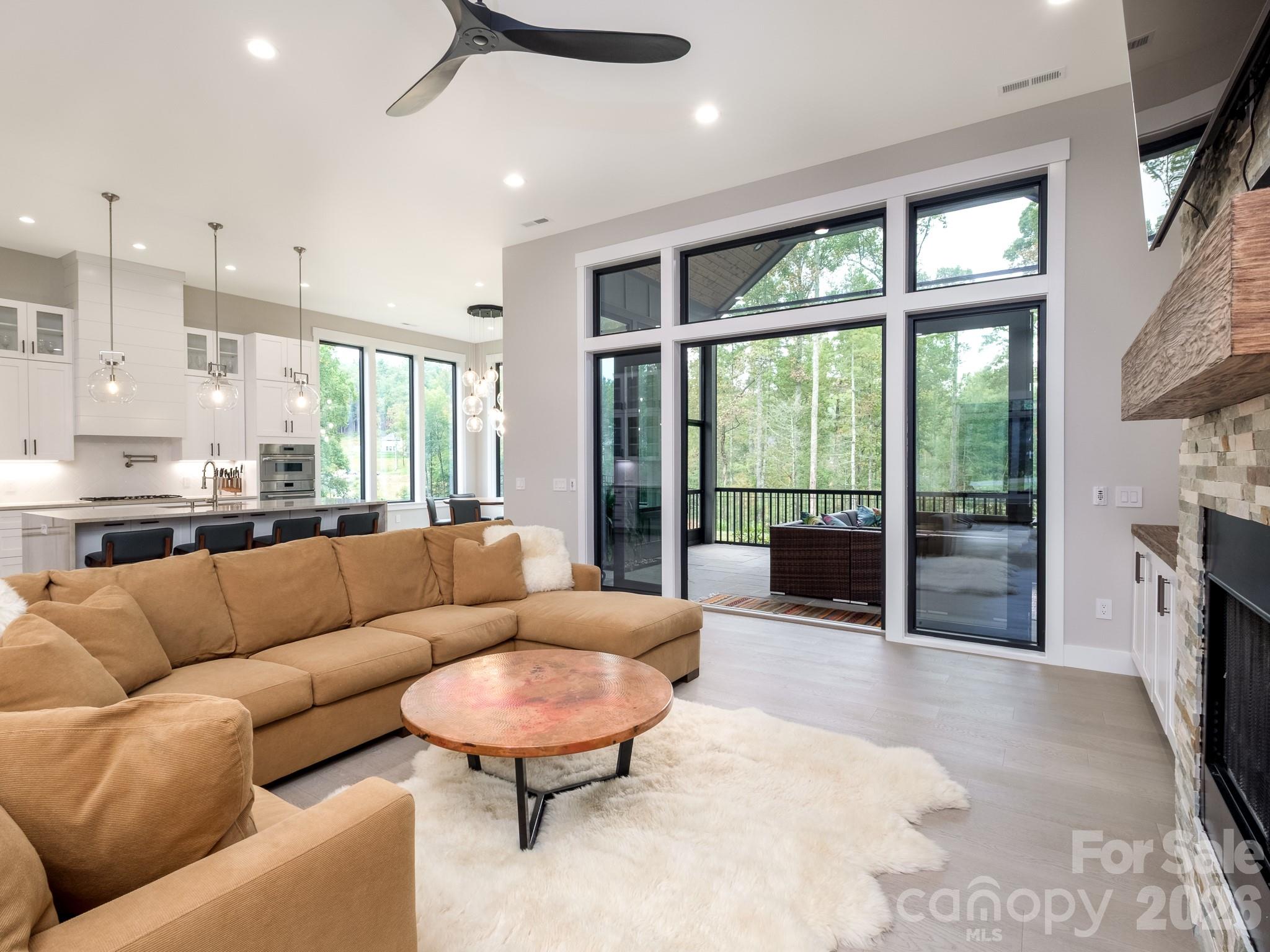 Horse Shoe Cove - Residential