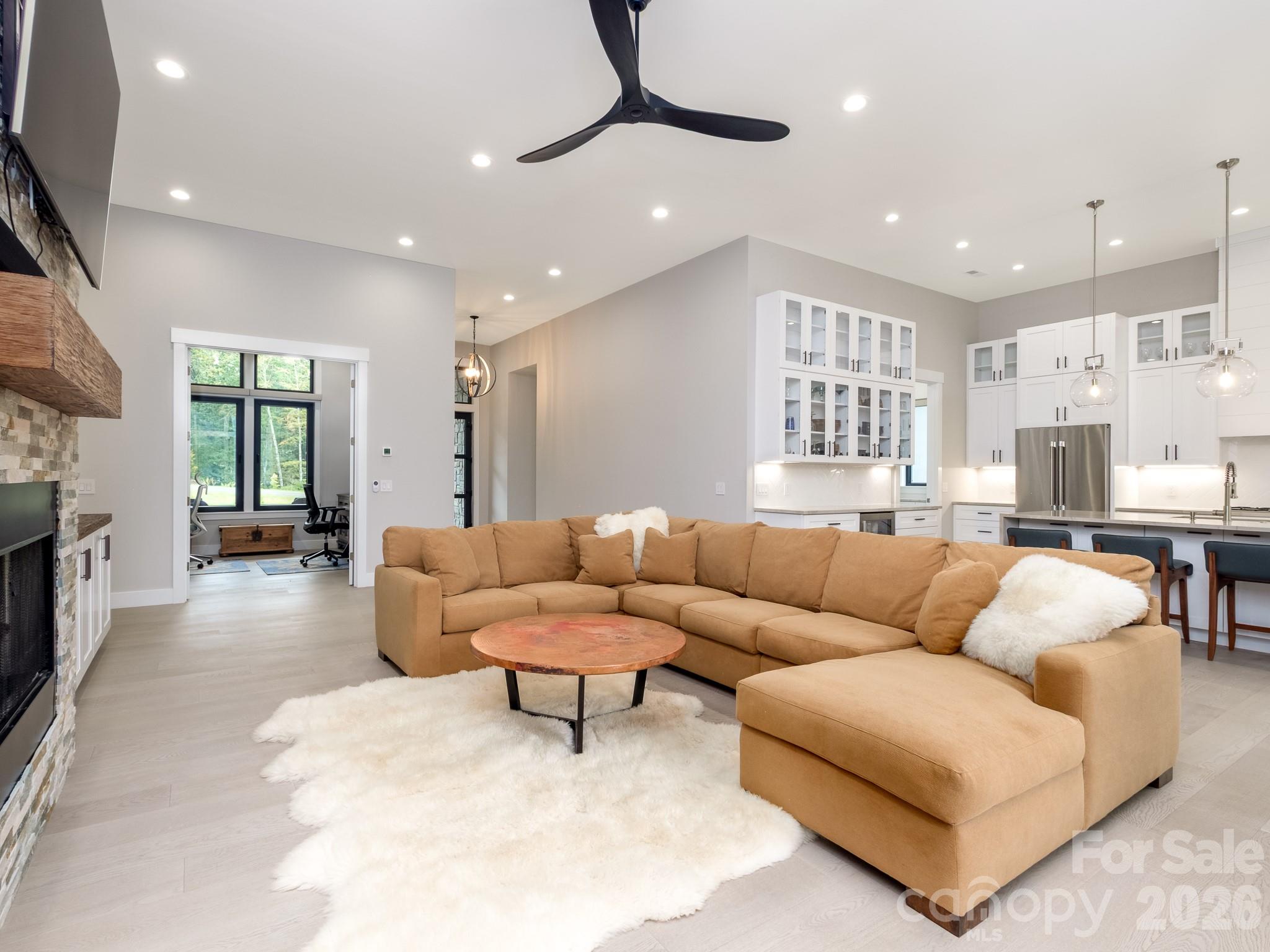 Horse Shoe Cove - Residential