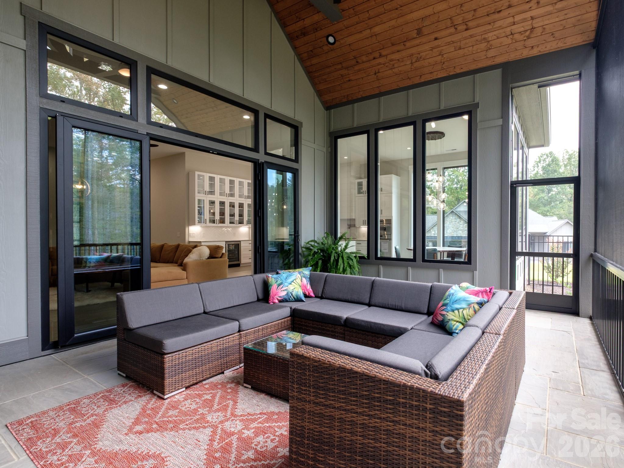 Horse Shoe Cove - Residential