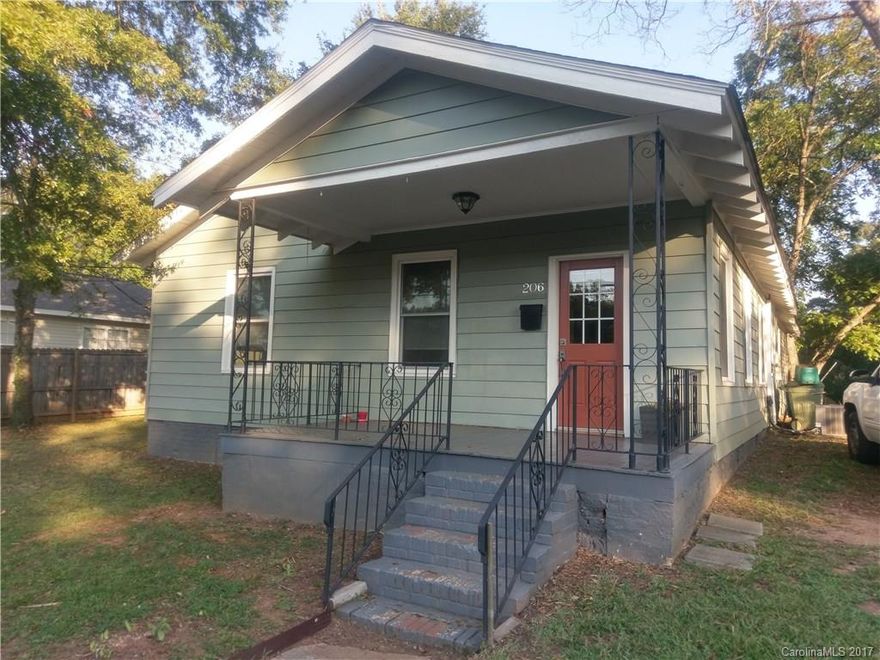 Be cozy downtown! Enjoy this vintage, mid-century pairing of convenient location with tastefully upgraded interior design. Wake up within seconds of main street and just minutes of I-77, schools, restaurants and Baxter village. Feel exclusive with shiny wooden floors, updated stainless steel kitchen appliances, and spectacularly refurnished bathrooms in this well kept 4 bedroom 2 bathroom home. Your productive schedule deserves the best location.  

Schedule your showing anytime 8am-8pm.