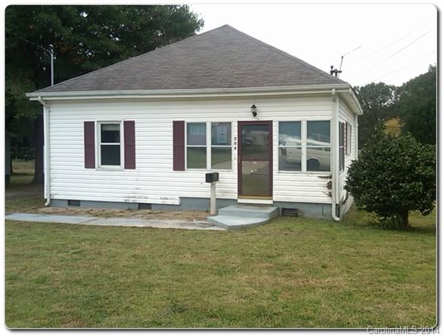 Cute 2 bedroom 1.5 bath bunglalow home has spacious kitchen center island with eating area. Enclosed porch for relaxing and large shed for your storage
needs.