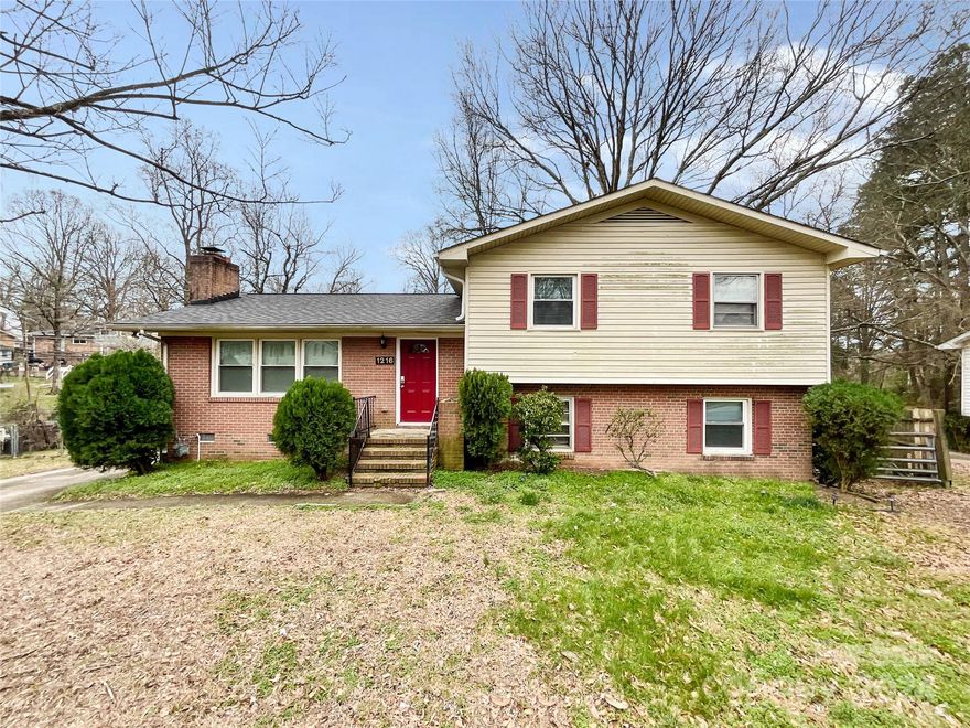 Don't miss this chance to own a fabulous Split level home in Hidden Creek with No HOA! Be creative and turn this classic into a true gem. Home is located just off of N Tryon St for convenient access to I 77 and Uptown. Home features tranquil wooded backyard all fenced in, modern white kitchen cabinetry with black appliances. Home has great frontage with plenty of space to run around. Come make this your dream property!