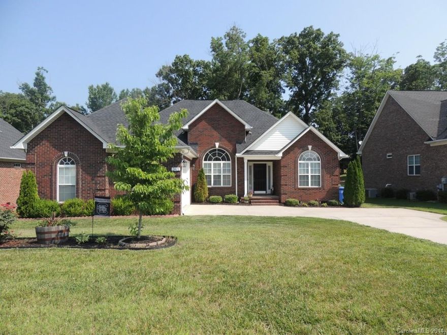 Great location & neighborhood in Mooresville City School District! Convenient to Lake Norman, Davidson & retail. Rare find... Full Brick Ranch on .38 acre lot with private backyard. Spacious kitchen with granite counter tops, stainless steel appliances, 42 in cabinets, hardwood floors & split bedroom floor plan. Oversized deck & mature landscaping. Home Warranty Included. Resident of the Woodlands have neighborhood access to Bellingham Park which offers recreation field, tennis courts, playground & trails.