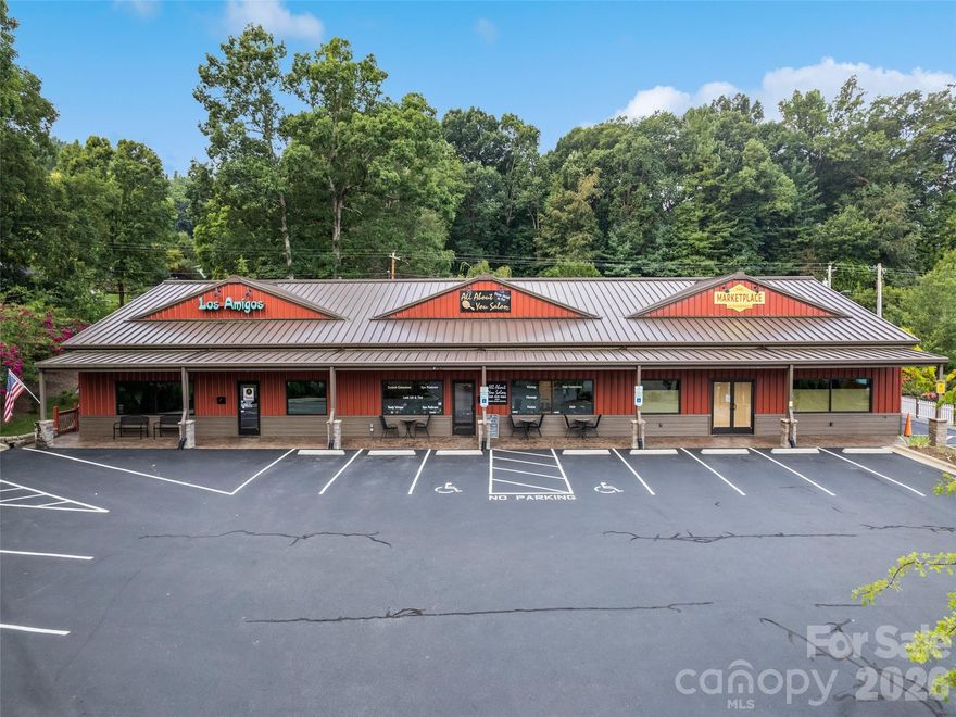 ***INVESTOR DREAM WITH SELLER FINANCING TO QUALIFIED INDIVIDUALS***
Retail and Residential Lease space in High growth area of North Main street Waynesville. All spaces currently leased and Recently added 2 bedroom living space with private entrance. Live and work in your own building or Lease all the spaces for 7% minimum ROI. The High quality Plaza was built in 2018 and has great long term tenants ( See proforma for more detailed lease information). Seller wants to finance 70% on an installment sale
