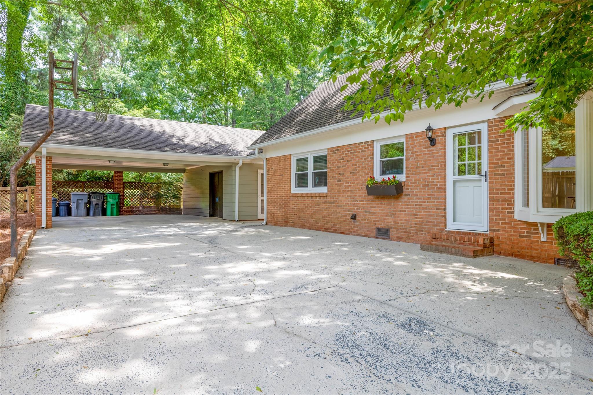 Lansdowne - Residential