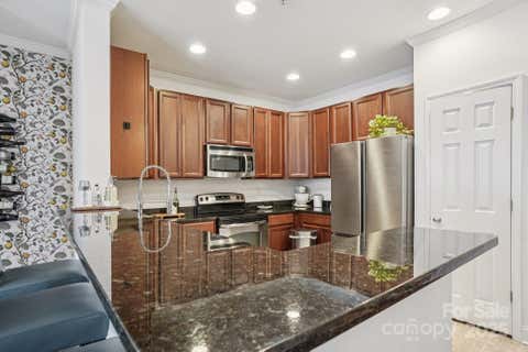 Photo for 1000 E Woodlawn Road 411