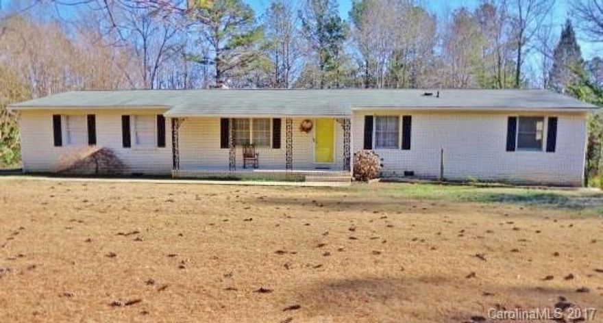 Well-maintained 3BR/2BA home on large lot, apx 1.76 acres. Partial basement with heat/AC. Full brick veneer exterior. Bethany area of Clover School District. Country living yet convenient to Clover, York and Kings Mountain. And easy commute to Gastonia, Charlotte and Rock Hill.
