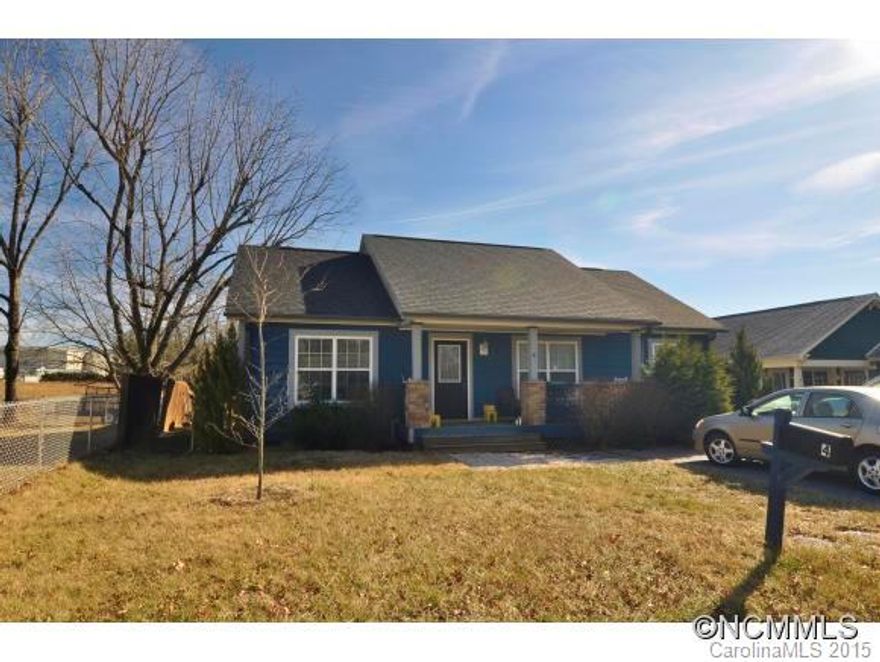 Lovely newer 3 bedroom, 2 bath home that is all on one level and minutes to Downtown and West Asheville.  Nice eat in kitchen that opens onto the living room, Large master bedroom with private bath, and nice sized guest rooms.  Large level back yard to enjoy and still have space for a garden.