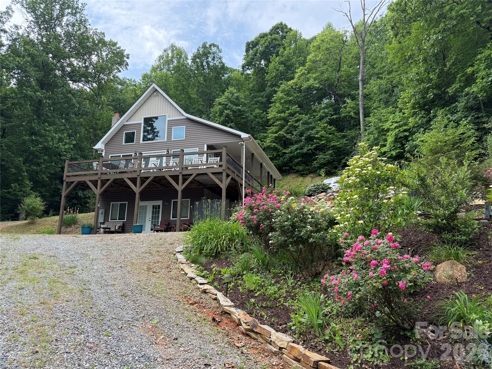 696 Hickory Nut Hollow