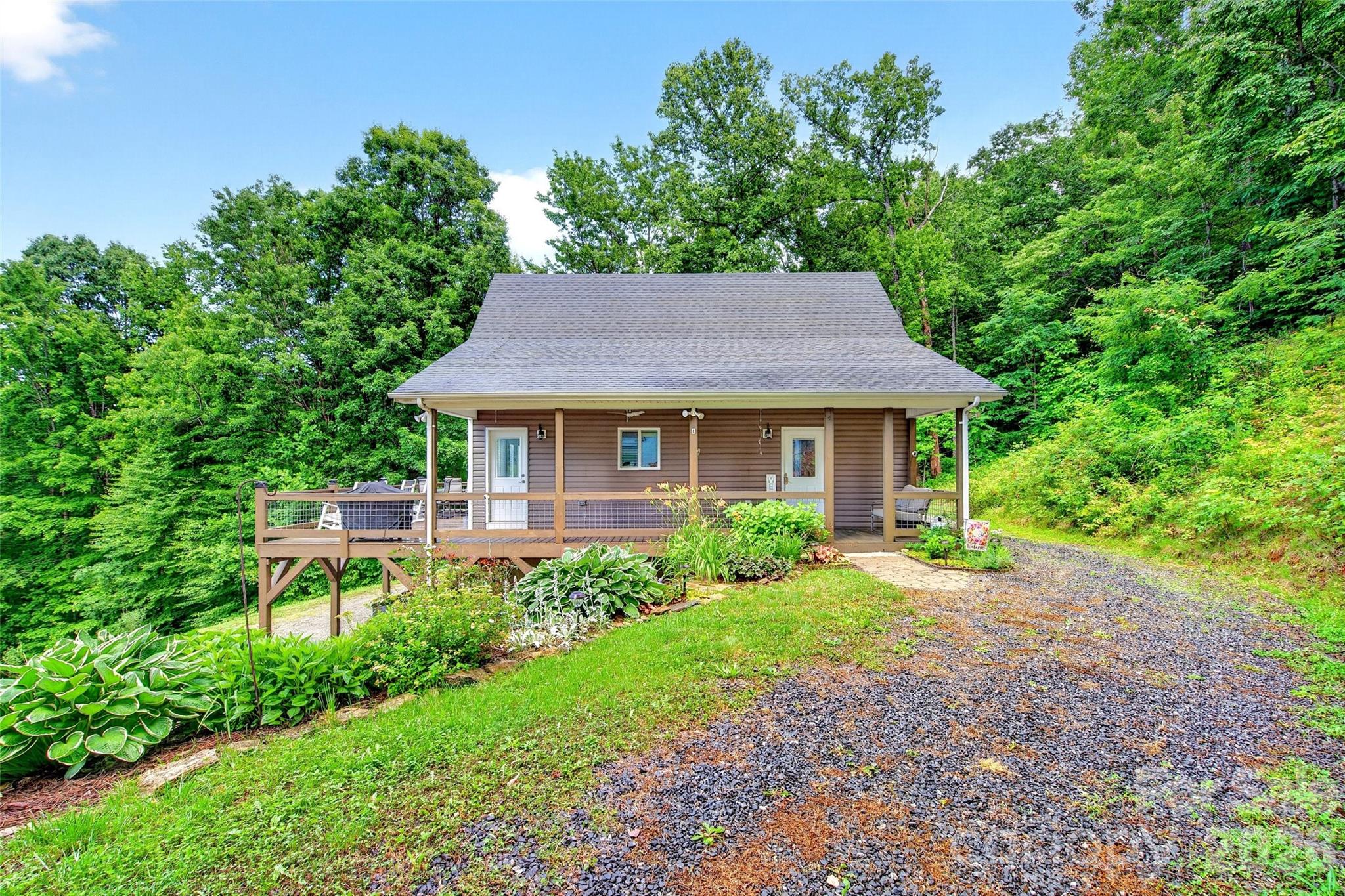 696 Hickory Nut Hollow