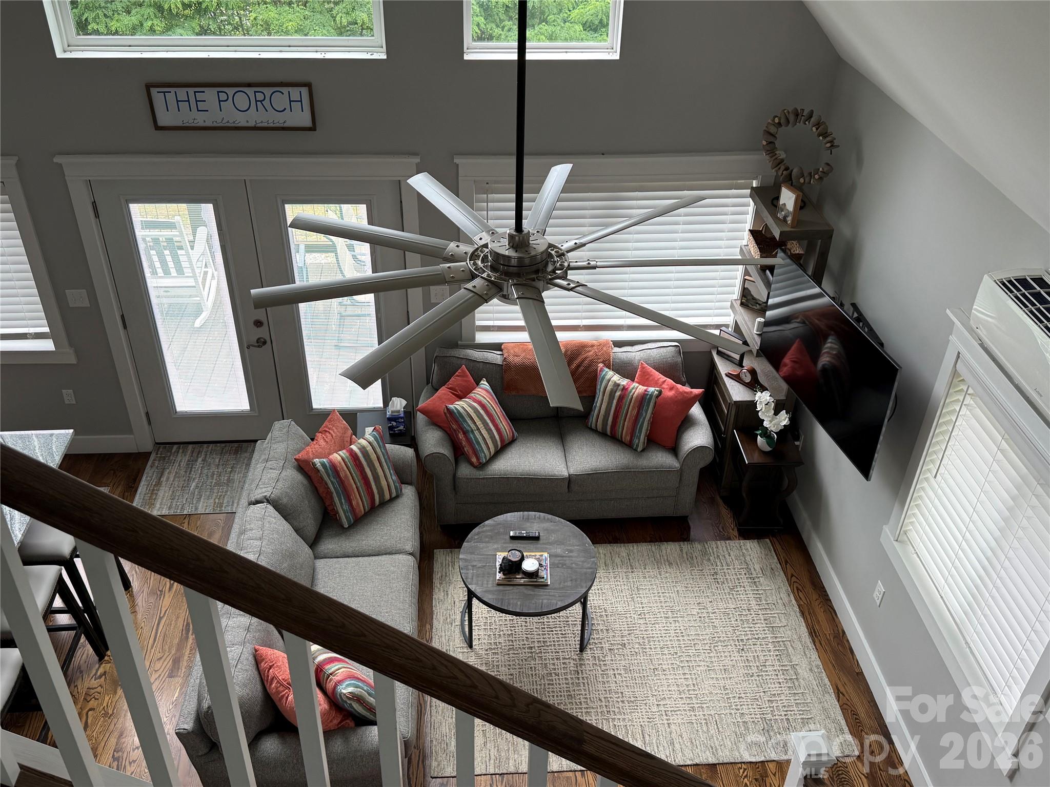 696 Hickory Nut Hollow