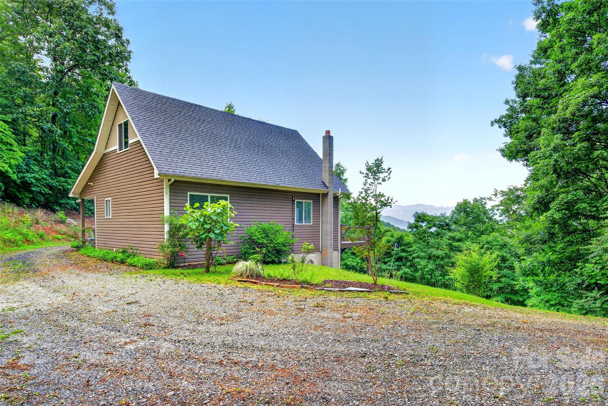 696 Hickory Nut Hollow