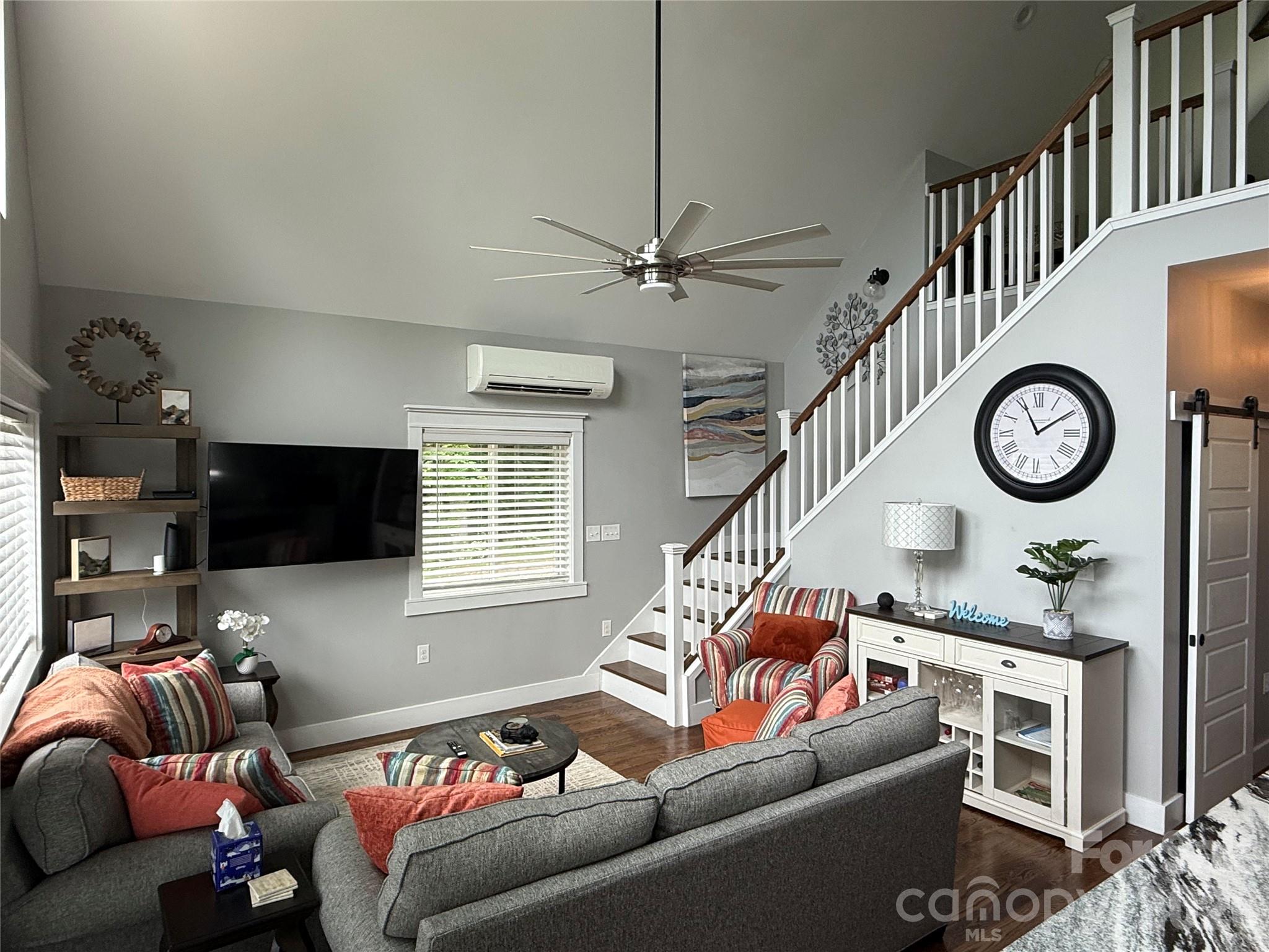 696 Hickory Nut Hollow