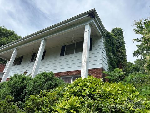 Single Family Residence in Hickory NC 2008 10th Street Lane.jpg