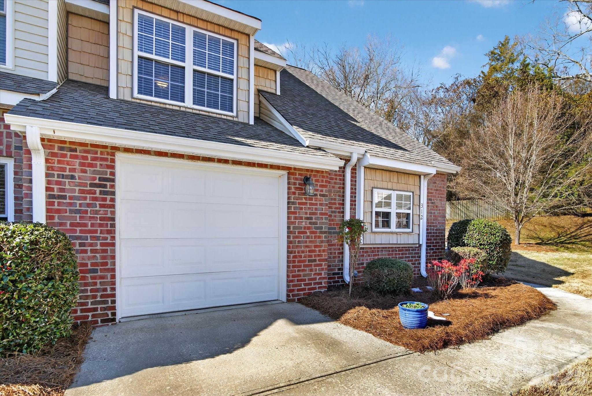 312 Valley Brook Lane SE