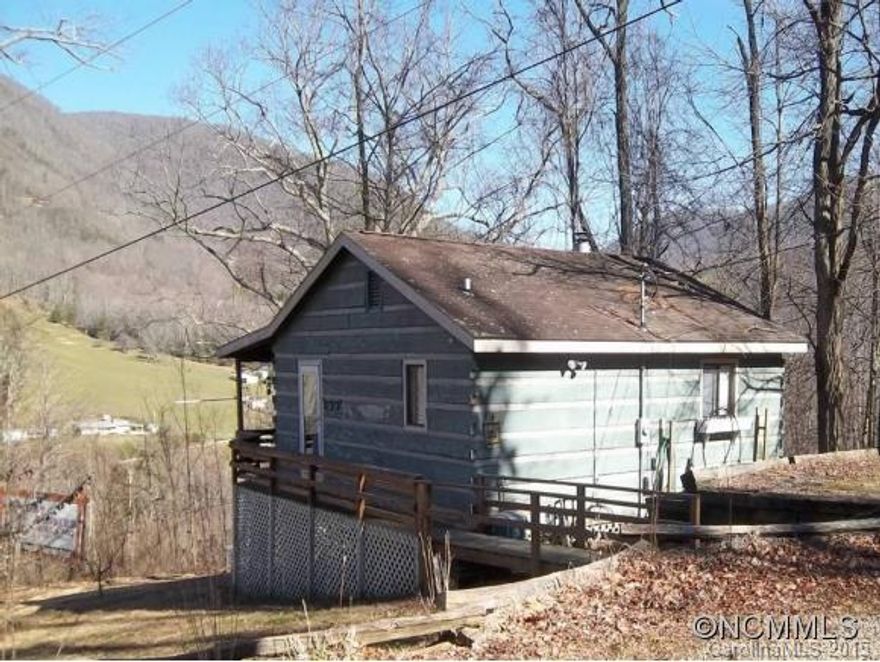 Very efficient 1 bedroom, 1 bath home.  Features a stone faced wood burning fire place.  A functional kitchen, spacious bedroom, bath area, and separate laundry area.  Enjoy the rear covered deck with mountain views.